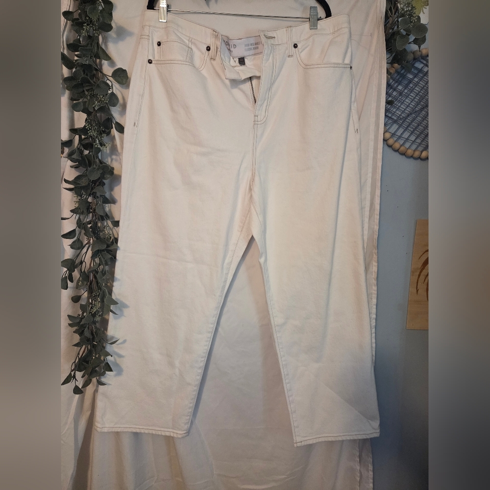 American Eagle Outfitters Cream High-Rise Denim